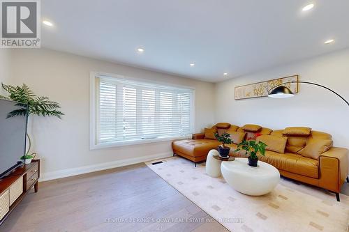 20 Sir Kay Dr, Markham, ON - Indoor Photo Showing Living Room