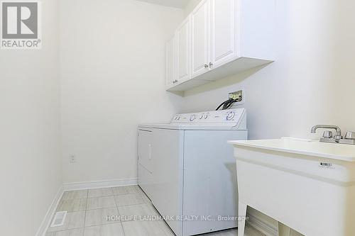 31 Ducharme Dr, Richmond Hill, ON - Indoor Photo Showing Laundry Room