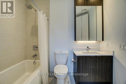Ph33 - 1 Edgewater Drive, Toronto, ON - Indoor Photo Showing Bathroom