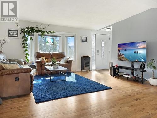 345 Patenaude Drive, Williams Lake, BC - Indoor Photo Showing Living Room