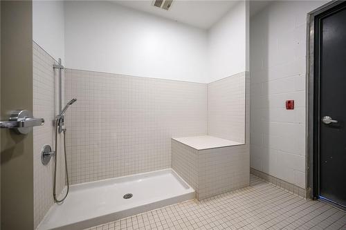 Pet Spa - 3210 Dakota Common|Unit #A907, Burlington, ON - Indoor Photo Showing Bathroom