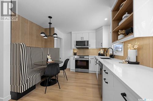 3510 Wascana Street, Regina, SK - Indoor Photo Showing Kitchen With Upgraded Kitchen
