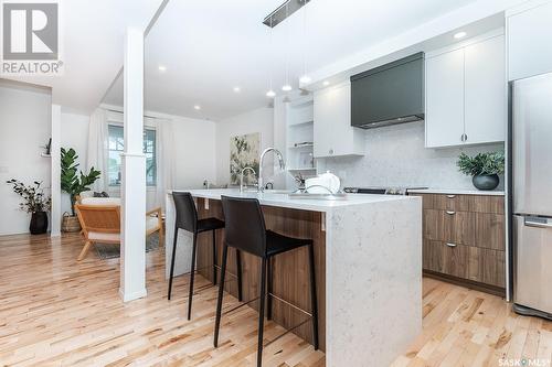 335 E Avenue S, Saskatoon, SK - Indoor Photo Showing Kitchen With Upgraded Kitchen