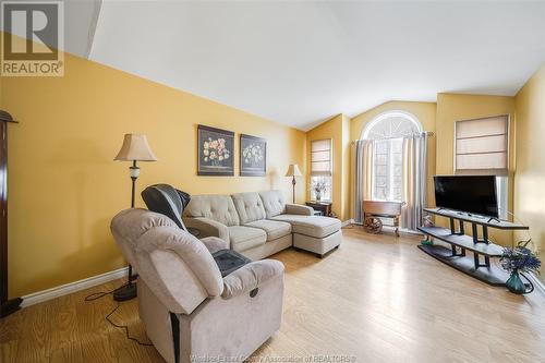 210 Grandview Boulevard, Lakeshore, ON - Indoor Photo Showing Living Room