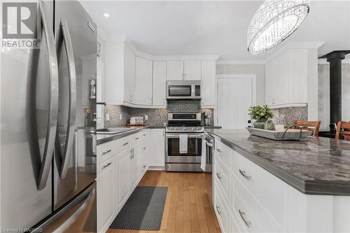 23 Pierce Street N, South Bruce Peninsula, ON - Indoor Photo Showing Kitchen With Upgraded Kitchen