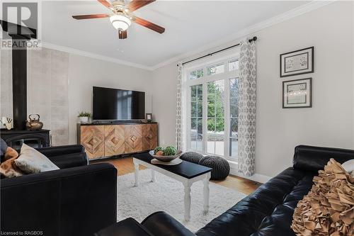 23 Pierce Street N, South Bruce Peninsula, ON - Indoor Photo Showing Living Room