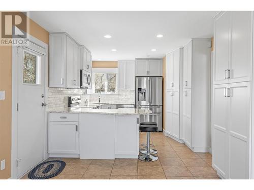 3107 13 Street, Vernon, BC - Indoor Photo Showing Kitchen With Upgraded Kitchen