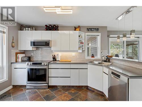 16762 Commonage Road, Lake Country, BC - Indoor Photo Showing Kitchen