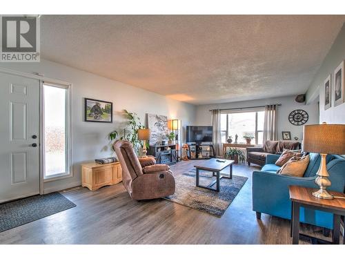 3585 Dunkley Drive, Armstrong, BC - Indoor Photo Showing Living Room