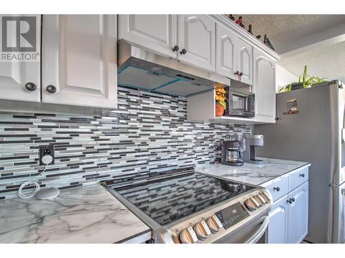 3585 Dunkley Drive, Armstrong, BC - Indoor Photo Showing Kitchen