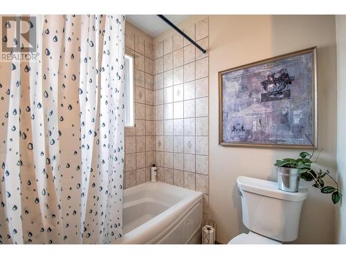 3585 Dunkley Drive, Armstrong, BC - Indoor Photo Showing Bathroom