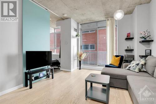 Well lit, modern, clean lines of this space are inviting and calm. - 179 George Street Unit#509, Ottawa, ON - Indoor Photo Showing Living Room