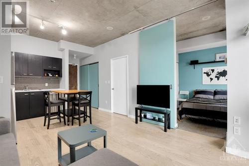 Well thought out design elements allow for pop of color. - 179 George Street Unit#509, Ottawa, ON - Indoor