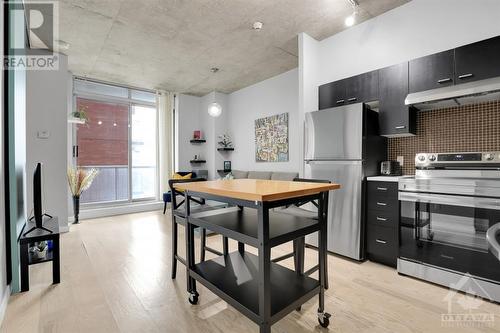 New appliances, mobile island, lots of natural light. 9' ceilings. - 179 George Street Unit#509, Ottawa, ON - Indoor