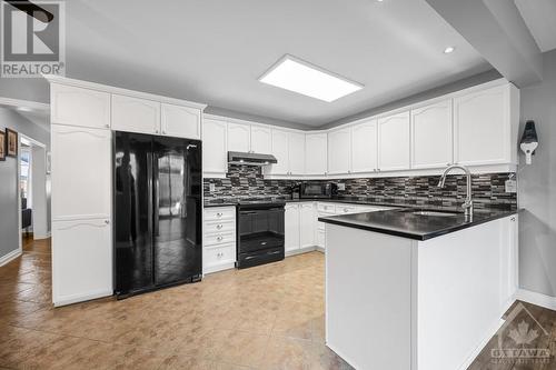 686 Morewood Crescent, Ottawa, ON - Indoor Photo Showing Kitchen With Upgraded Kitchen