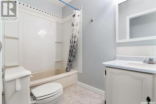 855 Argyle Street, Regina, SK - Indoor Photo Showing Bathroom