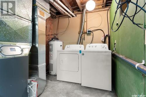 855 Argyle Street, Regina, SK - Indoor Photo Showing Laundry Room