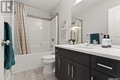 4037 Delhaye Way, Regina, SK - Indoor Photo Showing Bathroom