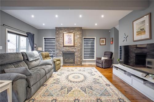 677 Central Avenue, Fort Erie, ON - Indoor Photo Showing Living Room With Fireplace