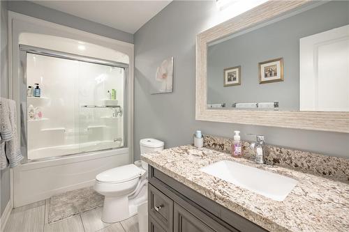 677 Central Avenue, Fort Erie, ON - Indoor Photo Showing Bathroom