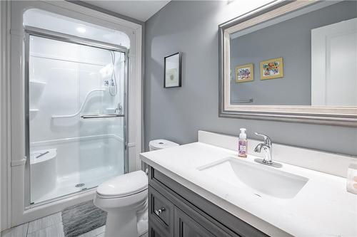 677 Central Avenue, Fort Erie, ON - Indoor Photo Showing Bathroom