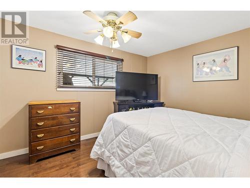 291 7 Street Se, Salmon Arm, BC - Indoor Photo Showing Bedroom