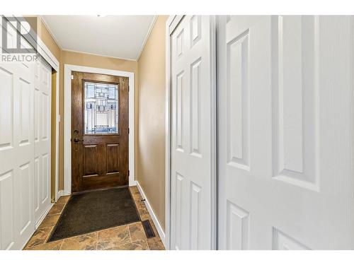 291 7 Street Se, Salmon Arm, BC - Indoor Photo Showing Dining Room