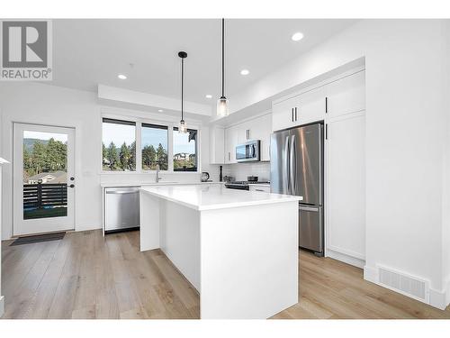 12798 Lake Hill Drive Unit# 61, Lake Country, BC - Indoor Photo Showing Kitchen With Stainless Steel Kitchen With Upgraded Kitchen