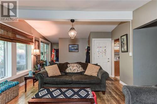 1739 Oriole Drive, Sudbury, ON - Indoor Photo Showing Living Room
