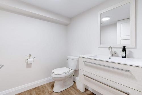 798 King Road, Burlington, ON - Indoor Photo Showing Bathroom