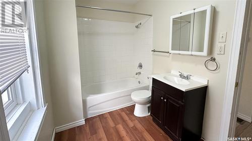 866 Robinson Street, Regina, SK - Indoor Photo Showing Bathroom