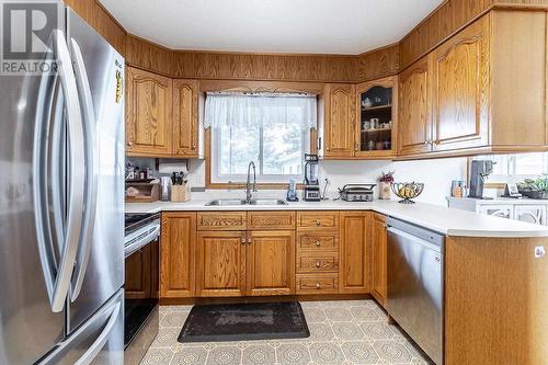 18 Elaine Ct, Sault Ste. Marie, ON - Indoor Photo Showing Kitchen With Double Sink