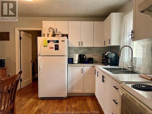 93 Berry Street, Chatham, ON - Indoor Photo Showing Kitchen With Double Sink
