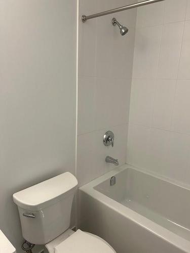 550 North Service Road|Unit #1003, Grimsby, ON - Indoor Photo Showing Bathroom