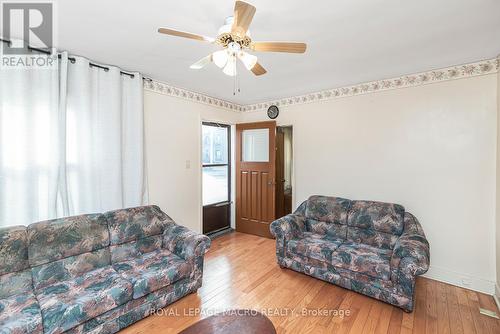 159 Park St N, Hamilton, ON - Indoor Photo Showing Living Room