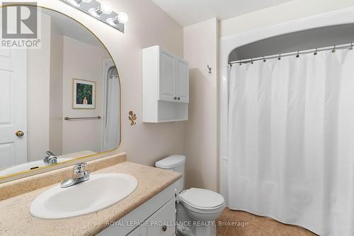 35 Moira Lea Crt, Belleville, ON - Indoor Photo Showing Bathroom
