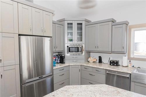 31051 31 Road W, Dufferin, MB - Indoor Photo Showing Kitchen With Stainless Steel Kitchen
