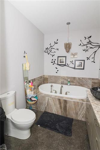 31051 31 Road W, Dufferin, MB - Indoor Photo Showing Bathroom