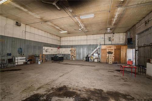 31051 31 Road W, Dufferin, MB - Indoor Photo Showing Garage