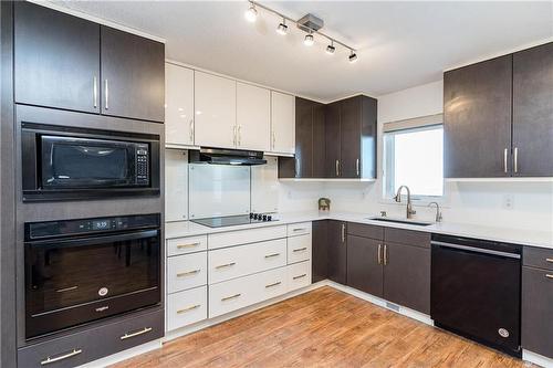 18 Inspiration Place, Winnipeg, MB - Indoor Photo Showing Kitchen