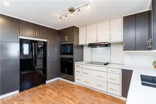 18 Inspiration Place, Winnipeg, MB - Indoor Photo Showing Kitchen
