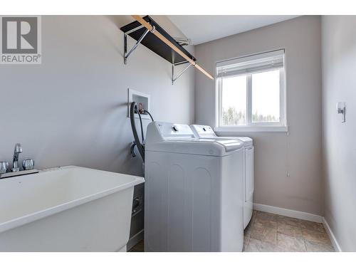 7587 Creekside Way, Prince George, BC - Indoor Photo Showing Laundry Room