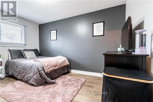 6921 Freeman Street, Niagara Falls, ON - Indoor Photo Showing Bedroom