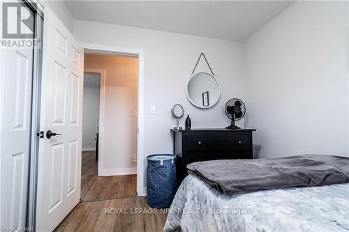 6921 Freeman Street, Niagara Falls, ON - Indoor Photo Showing Bedroom