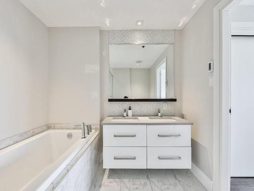 Salle de bains attenante Ã  la CCP - 407-1130 Boul. Mattawa, Laval (Fabreville), QC - Indoor Photo Showing Bathroom