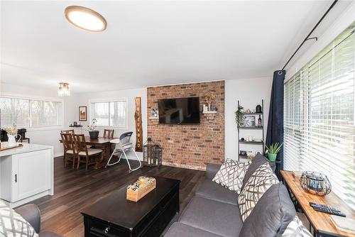 1569 North Shore Drive, Dunnville, ON - Indoor Photo Showing Living Room