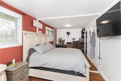1569 North Shore Drive, Dunnville, ON - Indoor Photo Showing Bedroom
