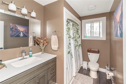 1569 North Shore Drive, Dunnville, ON - Indoor Photo Showing Bathroom