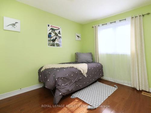 4142 Quaker Hill Dr, Mississauga, ON - Indoor Photo Showing Bedroom