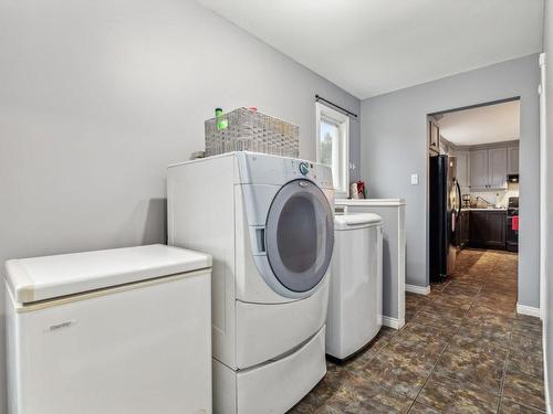 Salle de lavage - 258 Ch. Wilmer, Pontiac, QC - Indoor Photo Showing Laundry Room